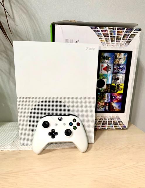 Xbox One S All-Digital Edition 1TB+ ігри