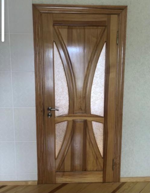 Двері з натурального дерева