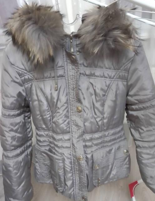 Куртка пуховик з капюшоном зимня розмір 38-40
