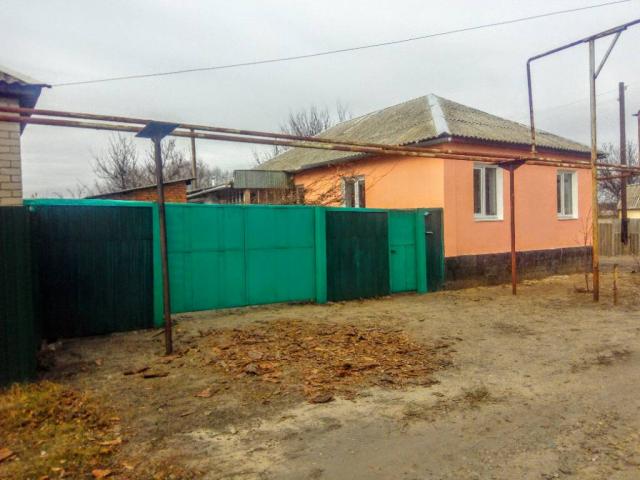 Продам или меняю дом в ст. Луганской на квартиру или дом в г. Луганск