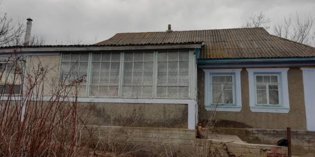 Продам приватизований будинок з земельною ділянкою у с. Тарасівка Ярмолинецького р-ну