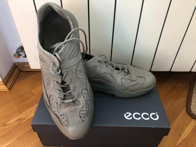 Продам нові кросівки ECCO