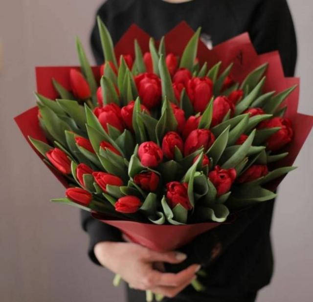 Принимаем заказы украинских и голландских тюльпанов на 8 марта