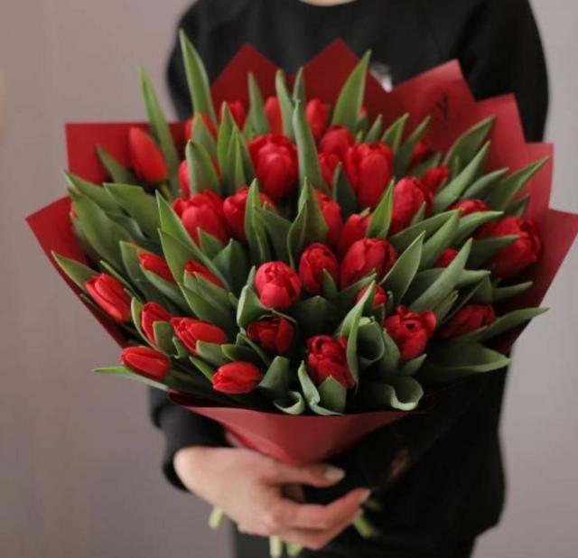 Принимаем заказы на голландские и украинские тюльпаны к 8 марта