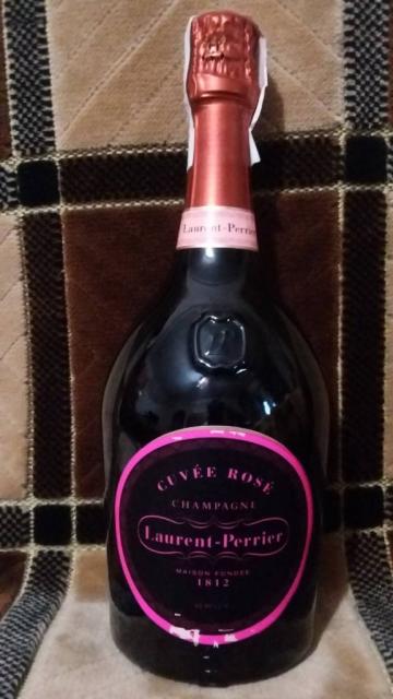 Шампанское Laurent-Perrier Cuvee Rose Brut с подсветкой