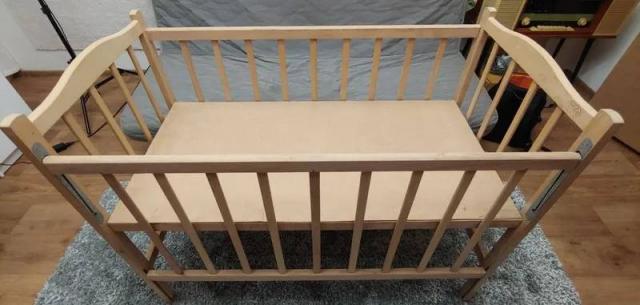 Кроватка дитяча деревяна