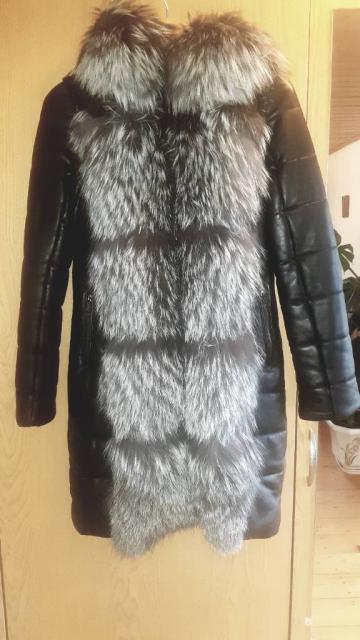 Жіноча шкіряна куртка з натуральним хутром чорнобурки