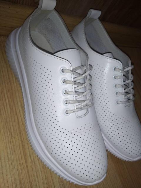 Кросівки білі шкіряні Allshoes, 39 розмір