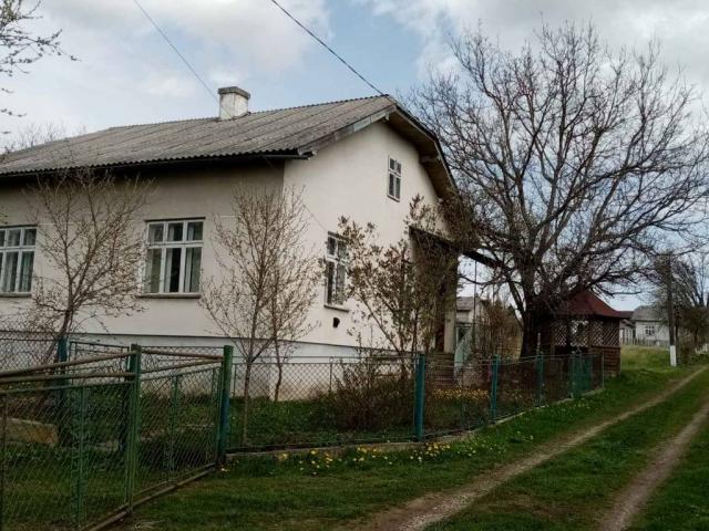 Будинок в селі Угринів