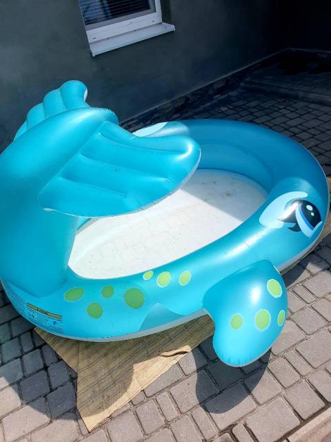 Продам детский бассейн (дельфин)