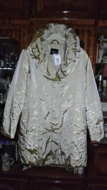 Продается куртка без капюшена 48 размер, зимне-осенне-весенняя золотистого цвета  б/у в хорошем состоянии