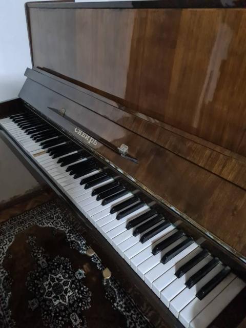 Продам фортепіано.