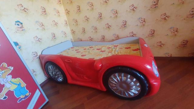 Дитяче ліжко-автомобіль
