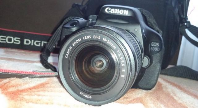 СРОЧНО Зеркальный фотоаппарат Canon 600D с Kit объективом 18-55 IS Il