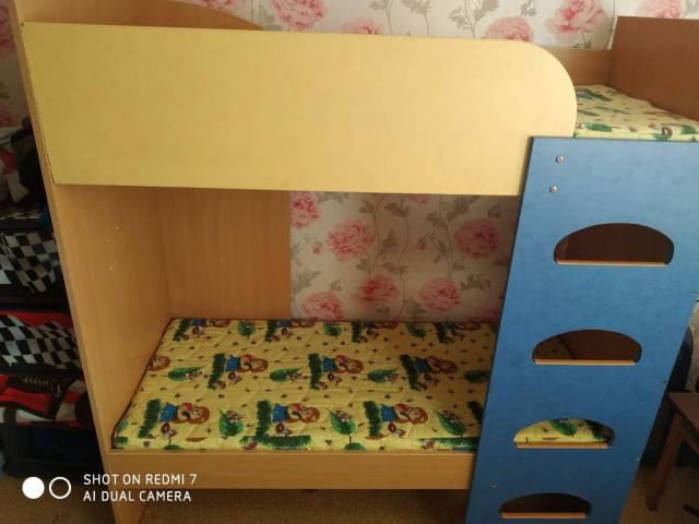 двоповерхова дитяча кровать