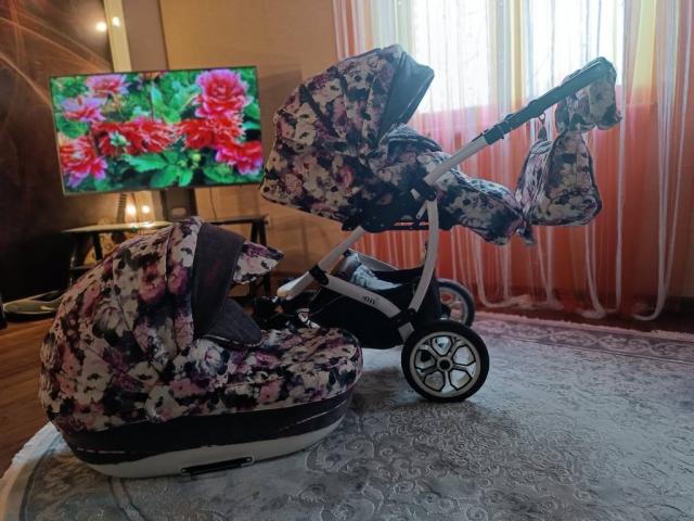 Продаж коляски для маленької принцеси