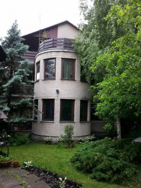Продам будинок у Львові 15хв.від центру з ліфтом