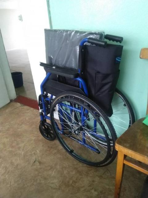 Продам инвалидную коляску складную новую.