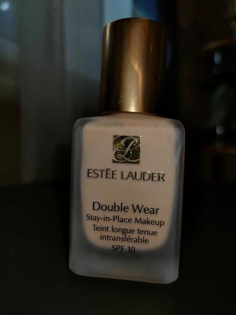 Estee Lauder double wear 1n0