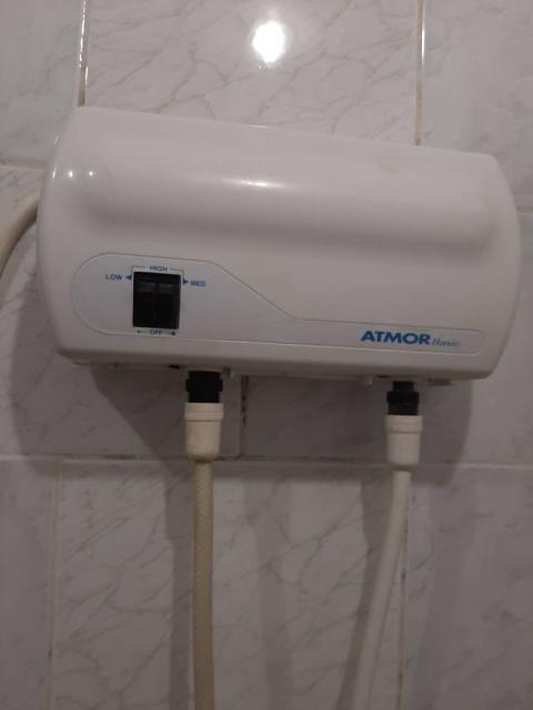 Продам проточный водонагреватель Atmor Basik 3,5kW  с душем