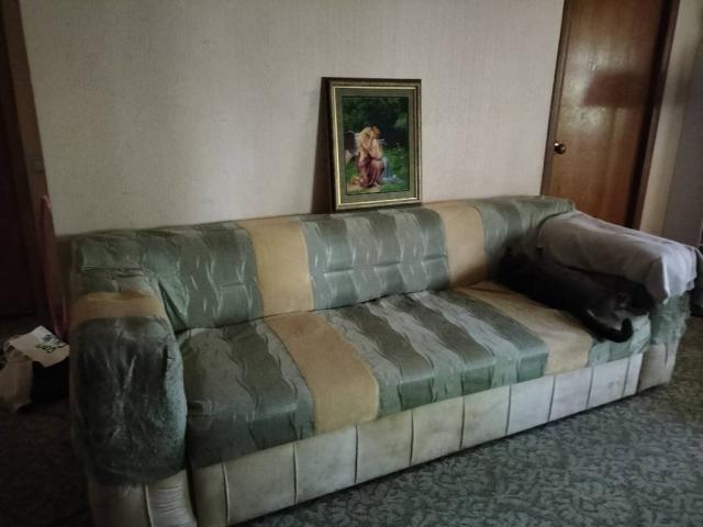 Продаж меблів диван та комод