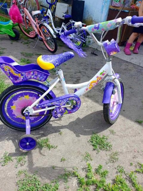 Продам велосипед для дівчаток віком від 4 років новий