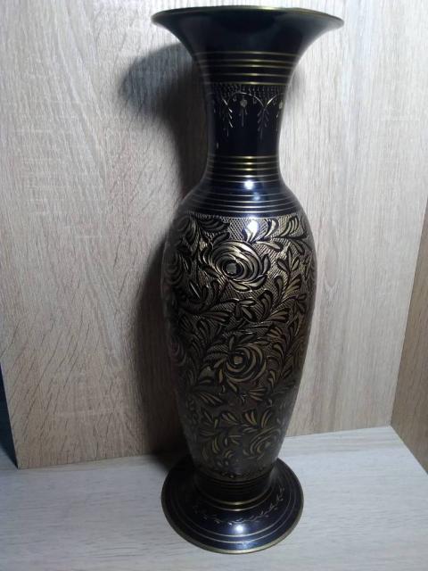 Винтажная черная ваза с резьбой (33х11х11см)