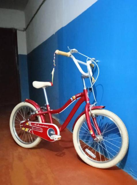 Продам дитячий велосипед червоного кольору