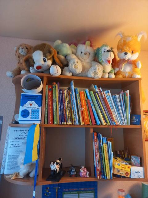Полка для книг в дитячу кімнату
