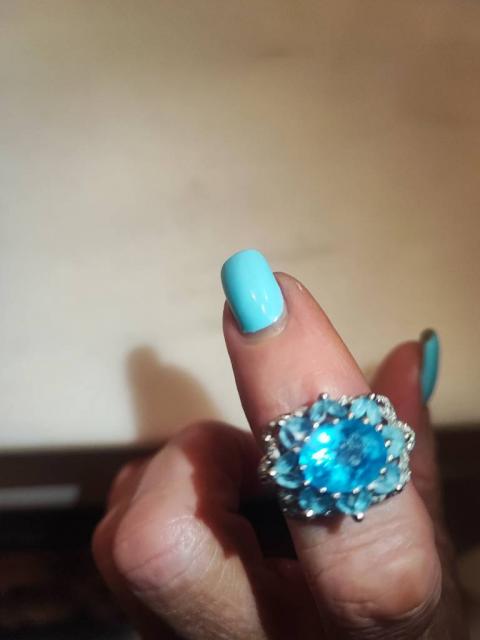 Продам кольцо , белое золото 585*, 6,12 грамм с камнями, камни- Blue Topaz, Dubai.