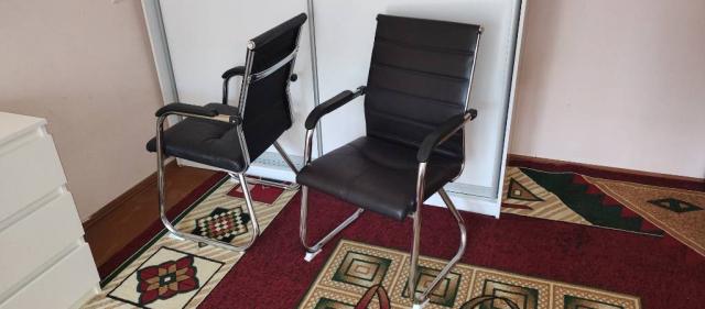 Продам 2 стильні крісла нові