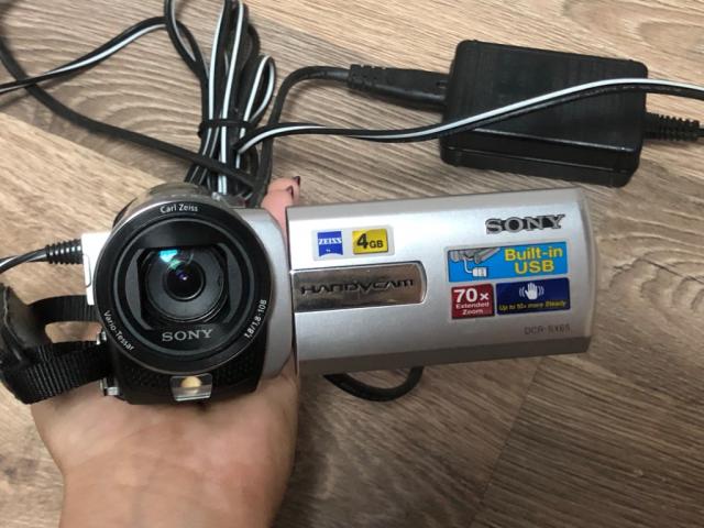 Цифрова відеокамера Sony Handycam DCR-SX65 70x