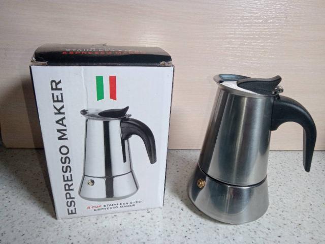Продам новую кофеварку гейзерного типа на 4 чашки (200 мл) Espresso ma