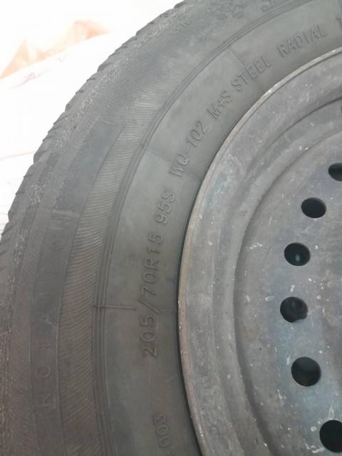 Продажа б/у зимних шин марка 205/70R15