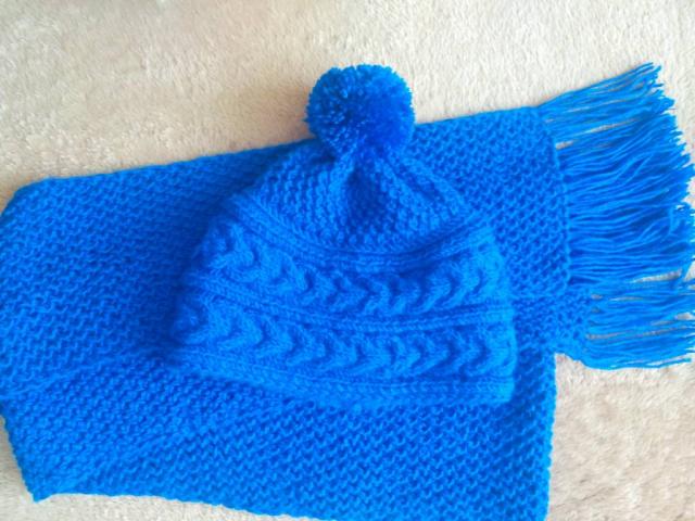 Комплект шапка і шарф в'язані руками