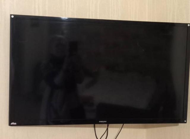 Продам телевизор Самсунг, диагональ 32, черный состояние отличное, Т-2, пульт и подставка под телевизор в наличии.
