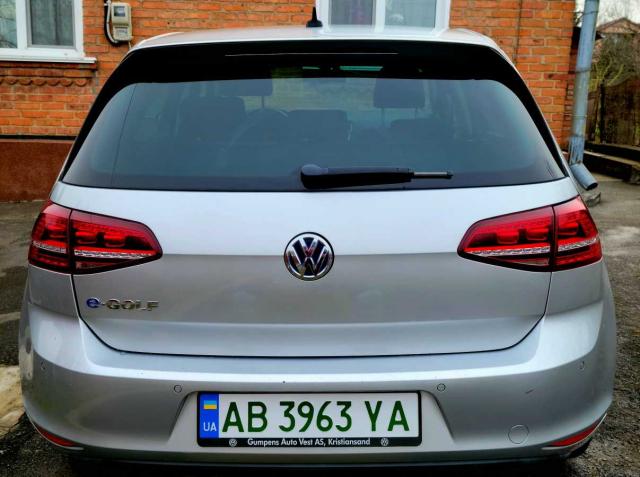 продаж Volkswagen E-Golf, 9800 $