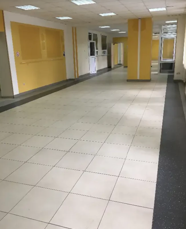 Комерційна нерухомість – 427 м²