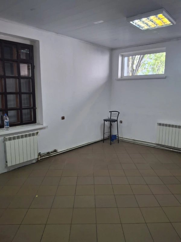 Комерційна нерухомість – 86 м², Кременец — 5/15