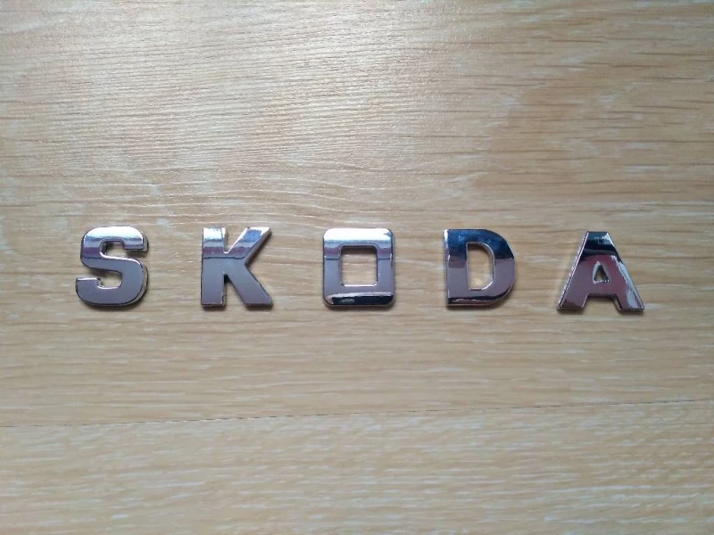 Металлические буквы Skoda на кузов авто