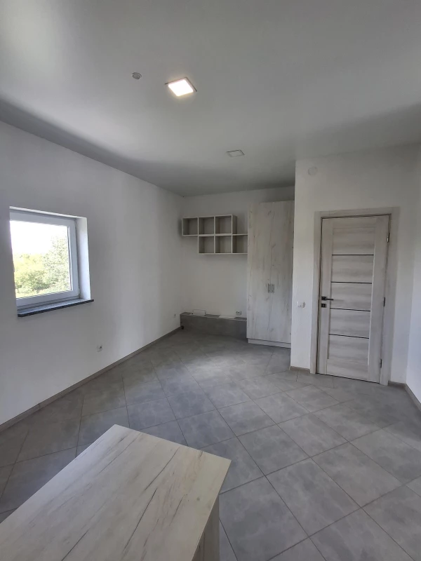 Комерційна нерухомість – 35.1 м², Кременец — 5/11