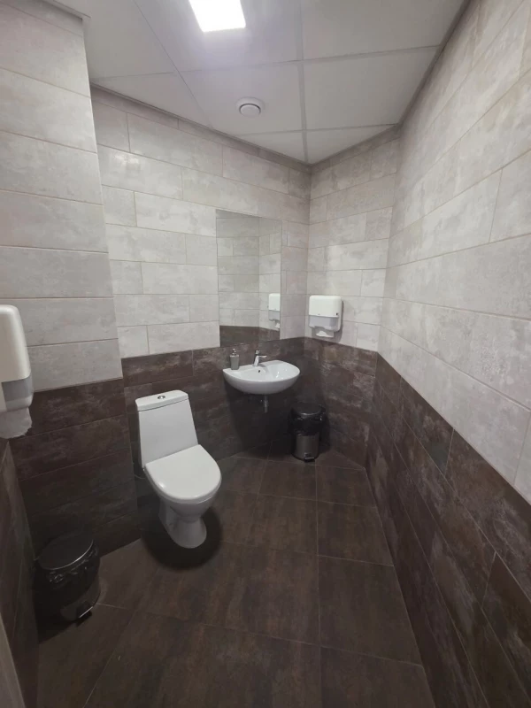 Комерційна нерухомість – 450 м², Київ — 12/12