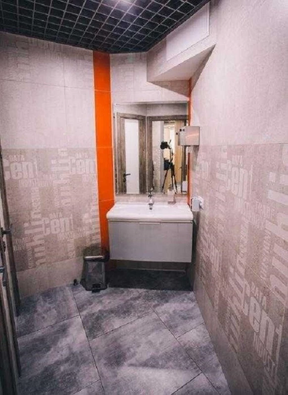 Комерційна нерухомість – 430 м², Київ — 12/13