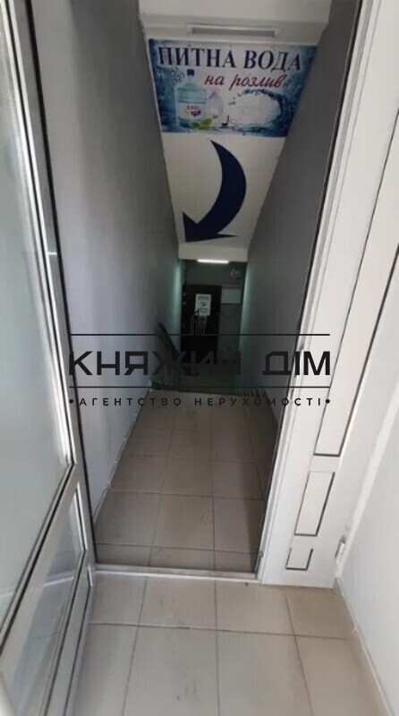 Комерційна нерухомість – 32 м², Святопетрівське — 4/7