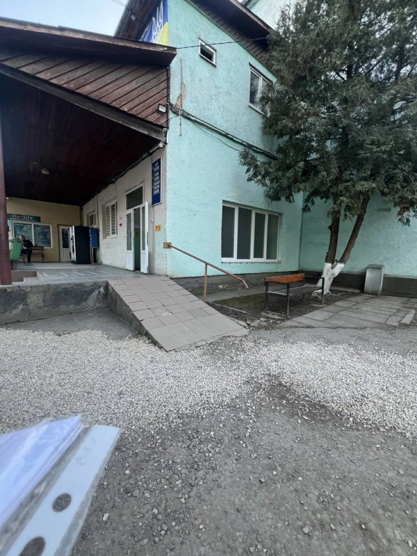 Комерційна нерухомість – 32 м², Рахів — 2/11