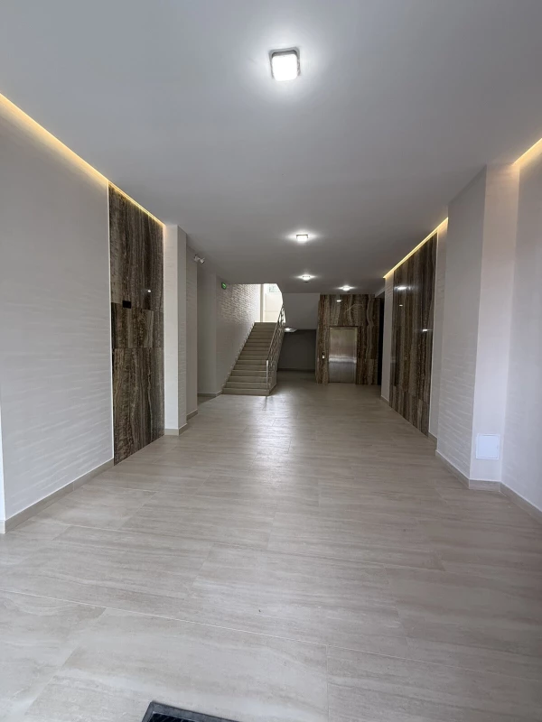 Комерційна нерухомість – 440 м², Поляна — 8/9