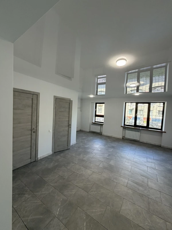 Комерційна нерухомість – 44 м², Кременчук — 8/10