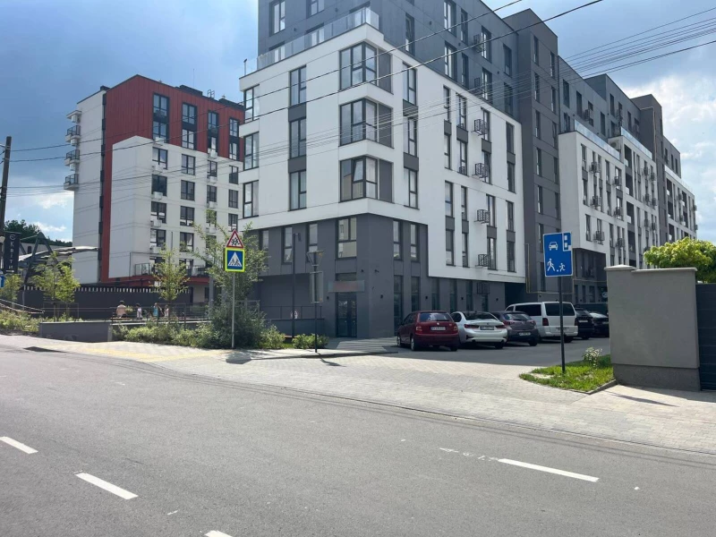 Комерційна нерухомість – 130.5 м²