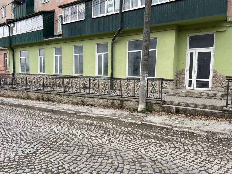 Комерційна нерухомість – 135 м², Бережаны — 4/11