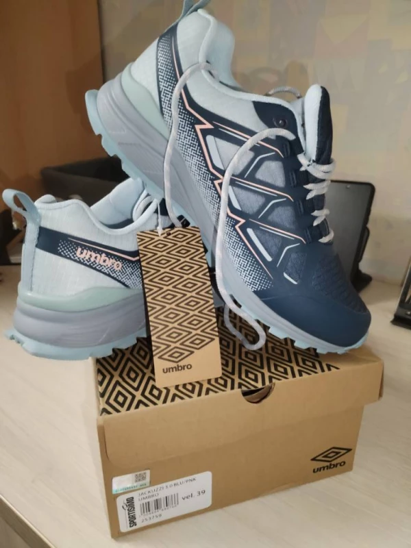 Женские кроссовки umbro
